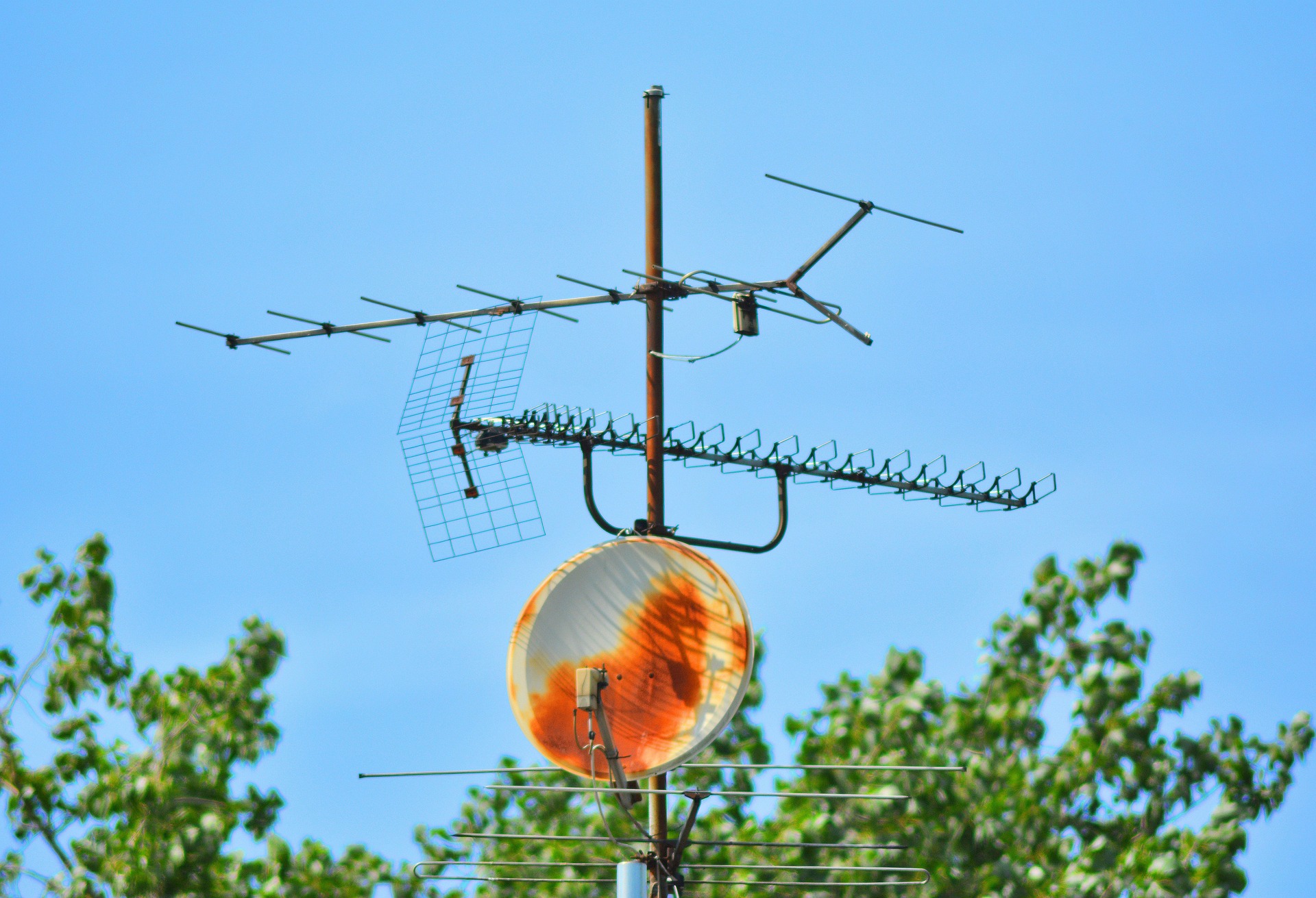 Las ventajas de contratar un servicio de instalación de antenas de TV